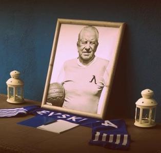 Футболистите на Левски отдават почит на Сашо Костов