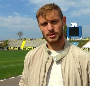Яблонски дари събраните от феновете пари на школата (ВИДЕО) Яблонски дари събраните от феновете пари на школата (ВИДЕО)