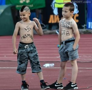 Разпитаха бащата и на второто изрисувано със свастики дете Разпитаха бащата и на второто изрисувано със свастики дете