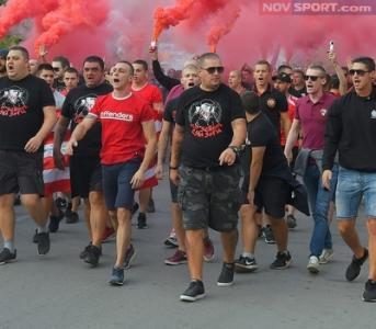 Шествие и клетка за „червените“ фенове във Велико Търново