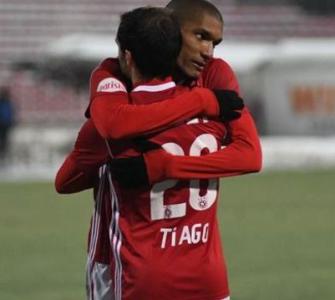 Каранга се майтапи с Тиаго след гола срещу Рига