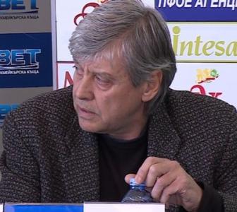 Емил Спасов: През последните 3 г., 41 футболисти са минали през Левски. Как е възможно това?!