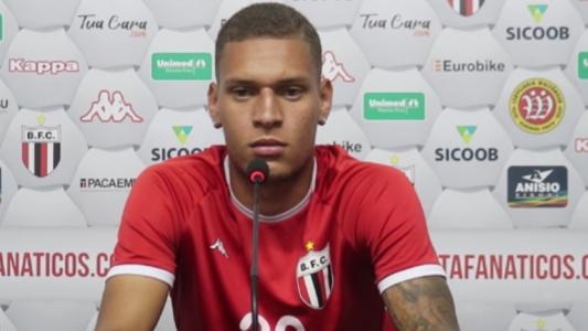 Бразилски полузащитник продължава да мотае Левски