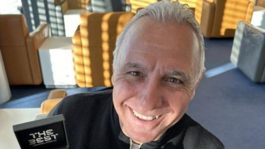 Президентът на ФИФА връчи специален медал на Стоичков