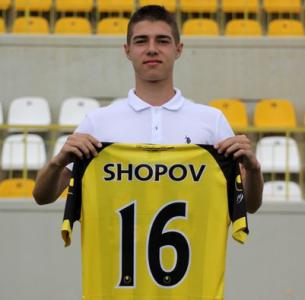 Станислав Шопов подписа първи договор с Ботев
