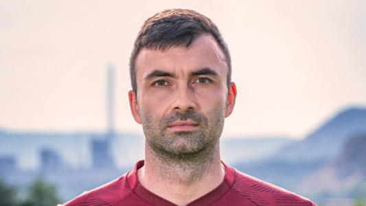 Официално: Трима 