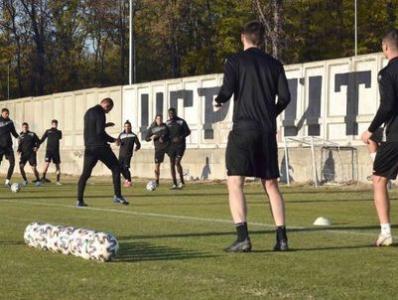 Локомотив започна подготовка за дербито на Пловдив (СНИМКИ)