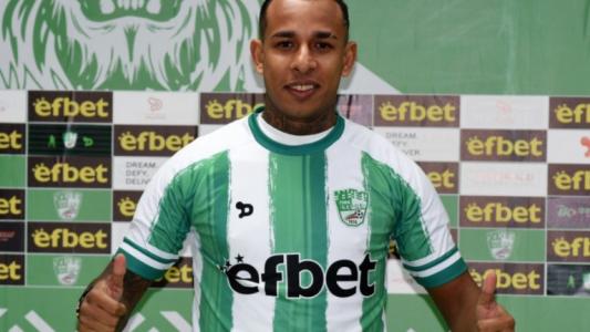 Агентът на Вия се е свързал с три еквадорски клуба