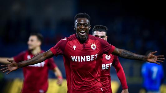 След сватба и люлка, Ето'о с нов подарък към феновете за Коледа