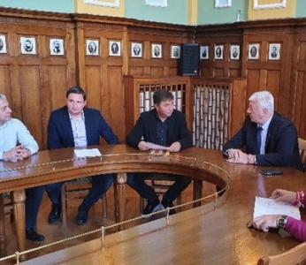 Кметът на Пловдив посъветва Локомотив: Стройте стадиона на етапи