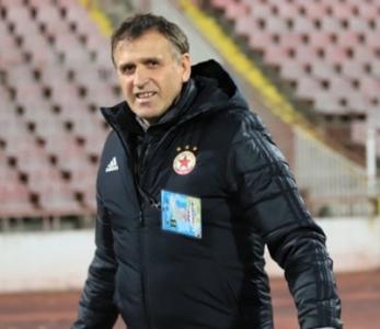 Акрапович: Не чакаме футболисти на проби