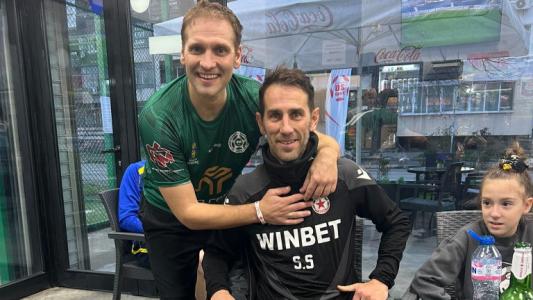 Саката и Стенли отново рамо до рамо на терена