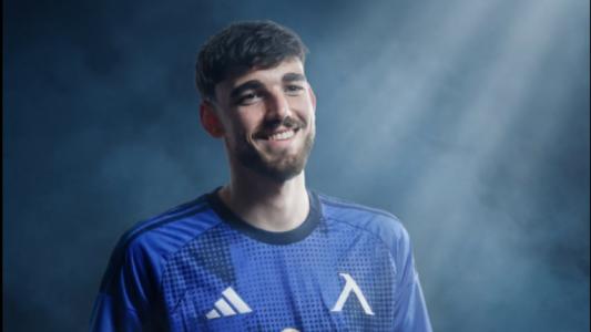 Левски влиза в битката с ЦСКА 1948 с новия защитник