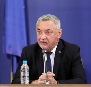 Валери Симеонов обясни как ще се процедира с футбола
