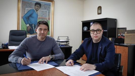 Левски обяви нов генерален спонсор на детско-юношеската си школа