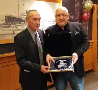 Красен Кралев връчи почетен плакет на Божил Колев по повод юбилея му