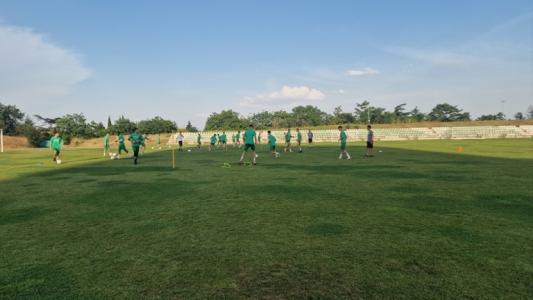 Фенове прекъснаха контрола на Берое, искат обяснения от Банато