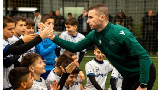 Гидженов и Кабаков зарадваха децата на футболен турнир в Пловдив