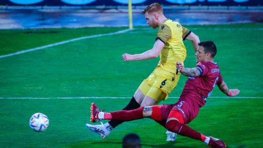 Халф лази по нервите на всички в Ботев (Пловдив)