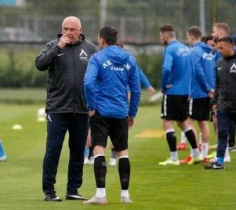 Левски взима важно решение за треньора