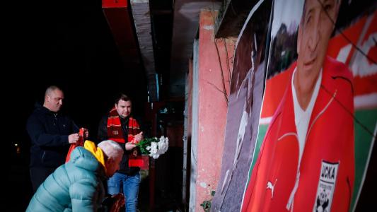 Десетки отидоха пред стадион 