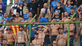 Феновете на Левски подкрепиха отбора след загубата във Враца