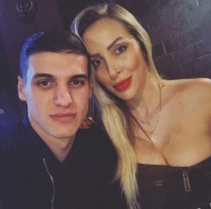 Десподов награби гаджето в басейна (ВИДЕО+СНИМКА)
