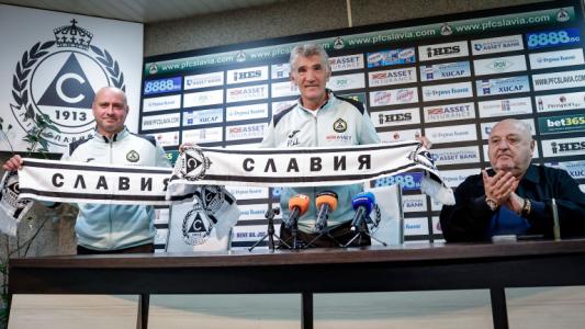 Ратко Достанич при представянето си: Трябва да сме отбор, който се раздава на 300 процента