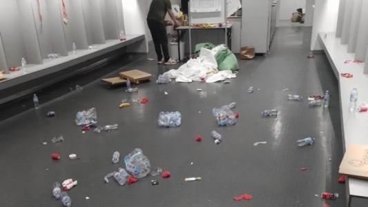 В Литва се възмутиха: Кочина и разправии в съблекалнята на България