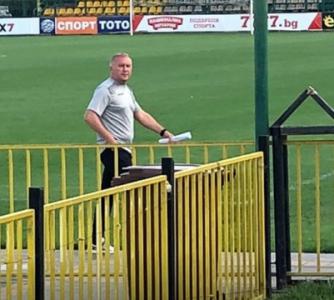 Ботев Пд тренира без Киров, ръководството бистри бъдещето му