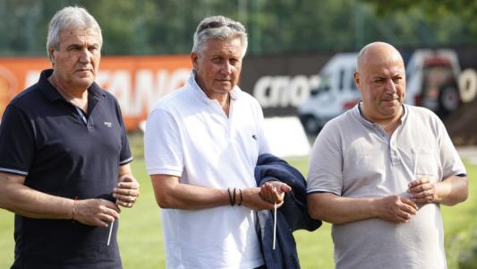 Иван Василев отрече, че преговаря с ганайски бизнесмен за Локо (София)