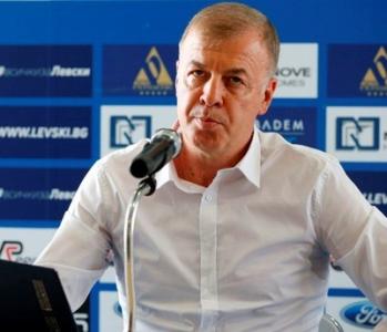 Наско Сираков започва със съкращенията в клуба
