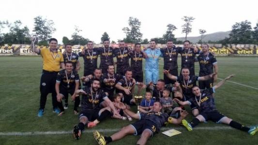 Изключен от БФС клуб: Искат гласуване под строй! 