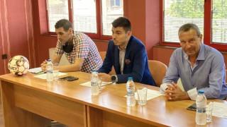 Изтеглен бе жребият за първенството в Югоизточна Трета лига, клубовете получиха топки от БФС Изтеглен бе жребият за първенството в Югоизточна Трета лига, клубовете получиха топки от БФС
