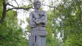 Издигат паметник в цял ръст на Георги Аспарухов в ''Редута''
