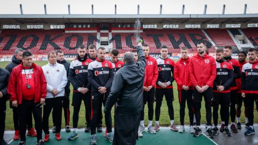 Локомотив (Пловдив) излъга Пирин и продължава непобеден