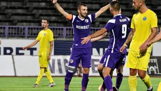 Даниел Младенов става играещ старши-треньор