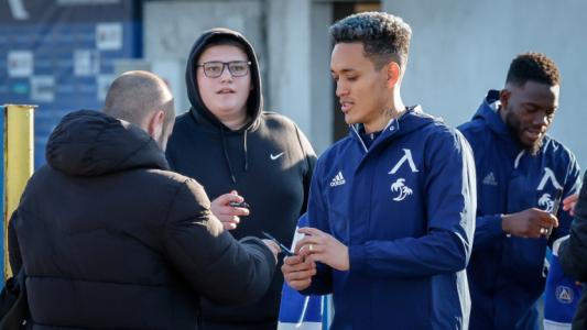 Капитанът на Левски зарадва деца в Благоевград