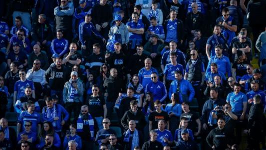 Феновете на Левски потеглиха към стадиона