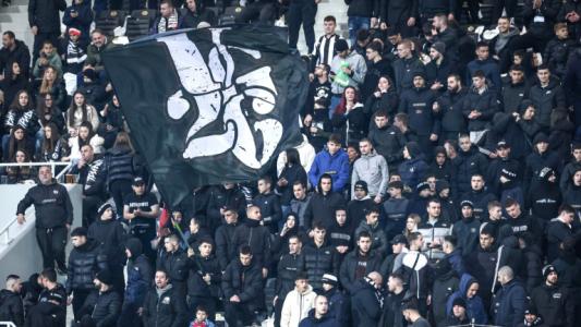 Жестока гавра с Даниел Наумов - феновете на Локомотив Пловдив го замерят с дамски превръзки