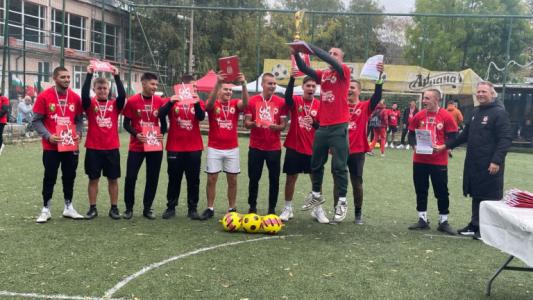 Дани Моралес награди футболни таланти в Панагюрище