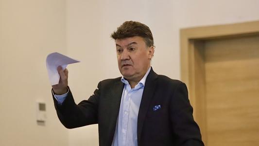 Не се радвайте на оставката му... Този филм сме го гледали! 