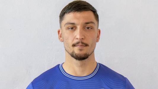 Капитанът на Етър остава верен