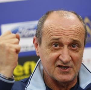Роси: Вижда се по-добра игра, но трябва да работим още много