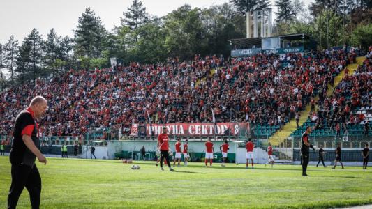 ЦСКА - Берое 0:0, мачът не може да започне, защото има много хора...