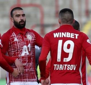 Нуно Томаш: Чакаме грешка от Лудогорец