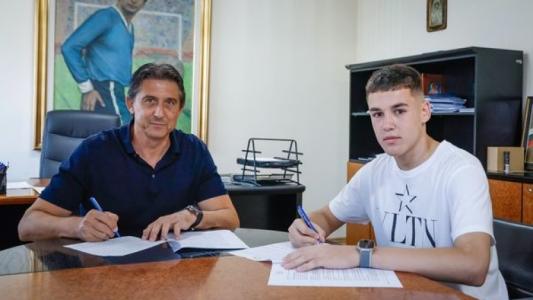 Юношата Огнян Владимиров подписа с Левски