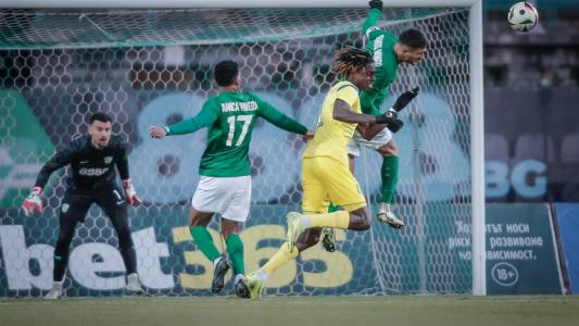 Берое - Крумовград 0:0, гостите играят с 9 човека!