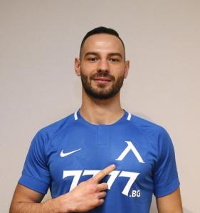 Вижте снимката на 9-годишния Симеон Славчев с шапка и шал на Левски