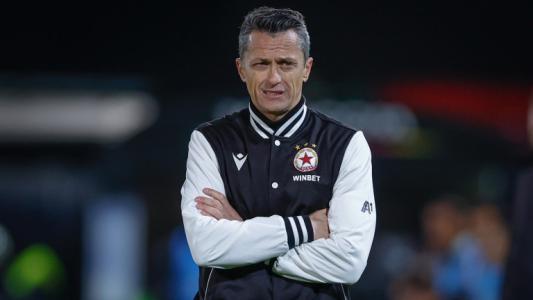 Христо Янев разполага със скромните 13 играчи от първия отбор